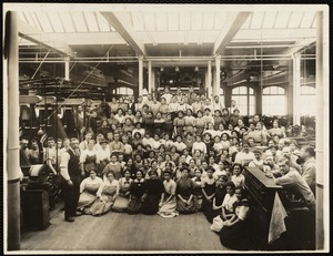 Group of weavers in W. 9 mill