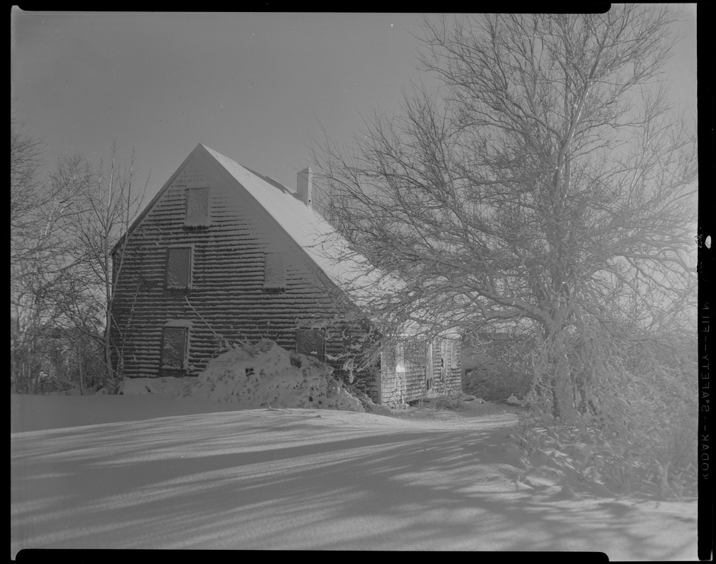 Hoxie House, Sandwich, snow scene Digital Commonwealth
