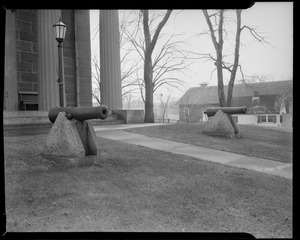 Barnstable courthouse cannons