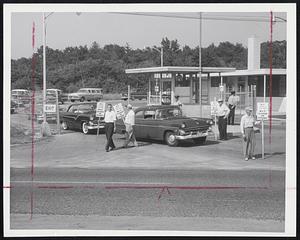 Striking Security Guards picketing the M. I. T. super-secret Lincoln Laboratory in Lincoln-Lexington, after going on strike yesterday. The striking guards refused to approve a contract which had been approved by their negotiators.