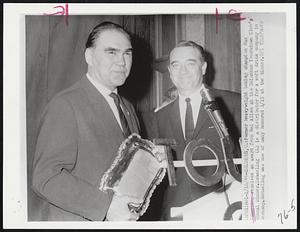 Columbus, O.- Former heavyweight boxing champion Max Schmeling receives an award from Mel Allen at the Columbus Touchdown Club's Annual Dinner. Schmeling (L) is a distributor for a soft drink company in Germany. Schmeling was one of many honored 1/15 at the dinner.