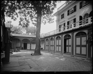 Salem, 80 Federal Street, Jerathmeel Peirce-Nichols house, courtyard