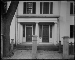Salem, 126-128 Bridge Street, exterior detail, doorway, 1830