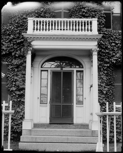 Salem, 92 Washington Square east, door, Thomas Briggs house