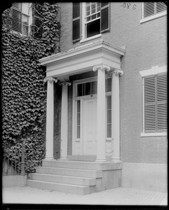 Salem, 35 Washington Square, exterior detail, doorway