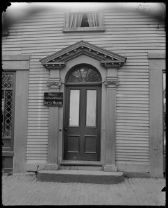 Salem, 296 Essex Street, exterior detail, door, 1782, Van Vranking house, 1902