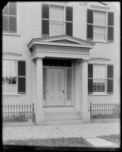 Salem, 28 Chestnut Street, exterior detail, door, Ichabod Tucker house