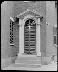 Salem, 31 Washington Square, exterior detail, door, George R. Lord house, 1818