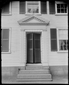 Salem, 314 Essex Street, exterior detail, door Lindall house, about 1745