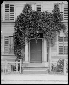 Salem, 74 Washington Square, exterior detail, door, Clifford Crowninshield house, 1805