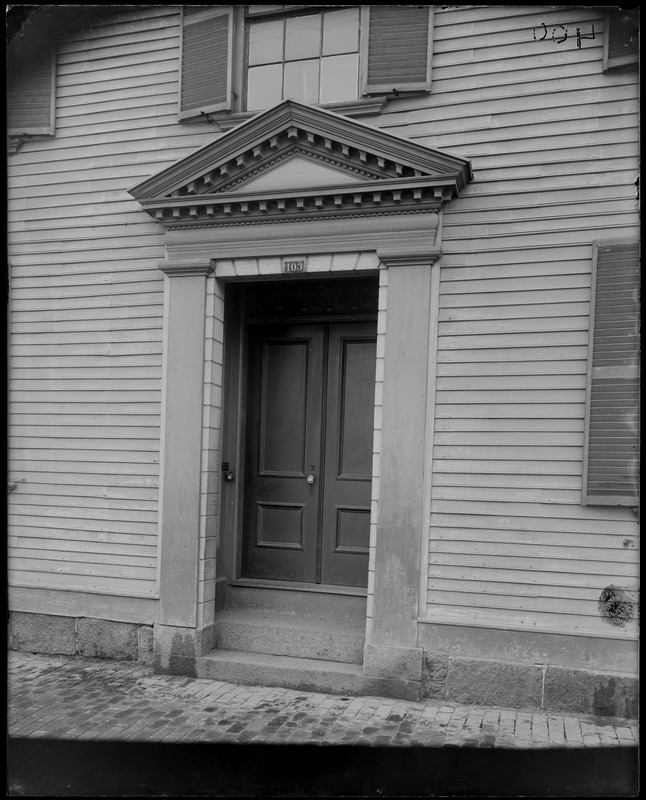 Salem, 103 Essex Street, exterior detail, door, 1790