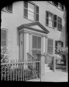 Salem, 52 Essex Street, exterior detail, door, Webb house, 1790