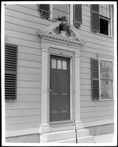 Salem, 7 Brown Street Court, exterior detail, pineapple doorway, Captain Thomas Boynton house, 1740