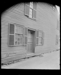 Salem, Essex Street at the corner of Walnut Street, exterior detail, door, Robert Stone house, 1700