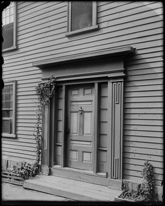 Salem, 27 North Street, exterior detail, door, Gavett house