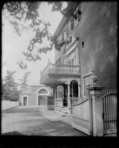 Salem, 328 Essex Street, exterior detail, door, side, George B. Dodge house