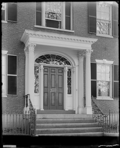 Salem, 27 Chestnut Street, exterior detail, door, Dudley L. Pickman house
