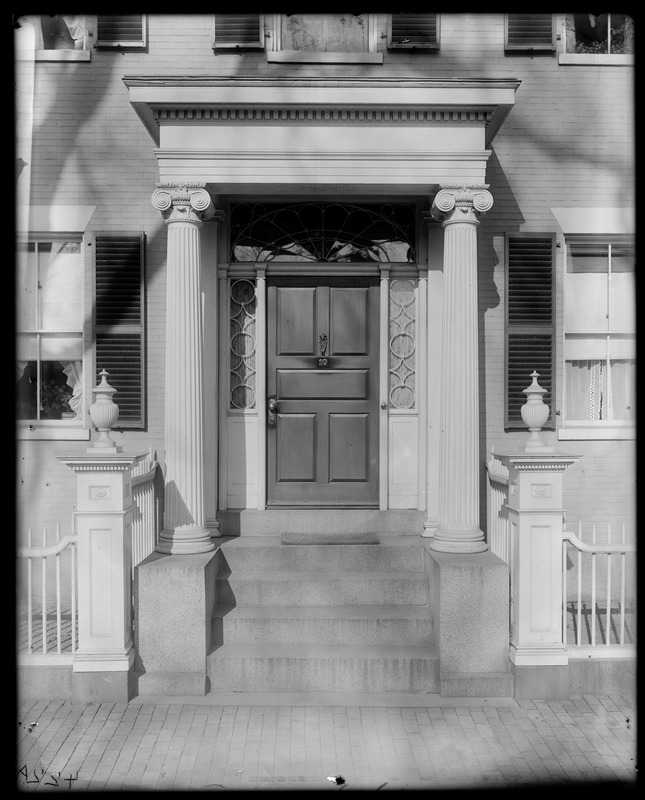 Salem, 10 Chestnut Street, exterior detail, door, N. Robinson house