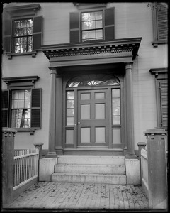 Salem, 134 Bridge Street, exterior detail, door