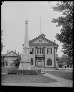 Danvers, town house and monument