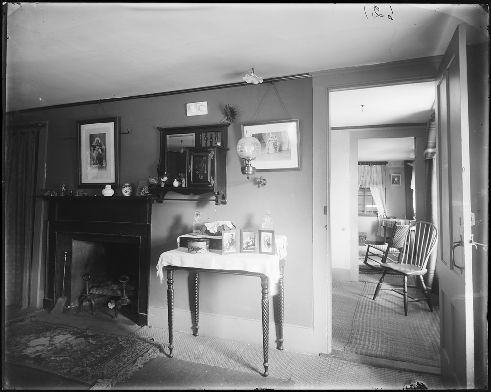 Concord, "Wayside," interior, Hawthorne chamber