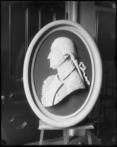 Objects, medallion of George Washington