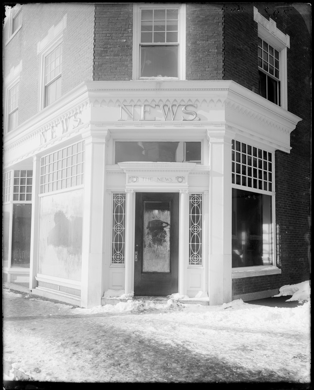 Salem, 122 Washington Street, exterior detail, doorway, Peabody Building