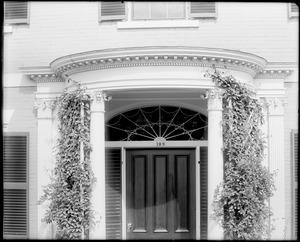 Salem, 128 Essex Street, exterior detail, front entry, Joseph Gardner house