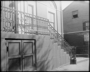 Salem, Central Street, exterior detail, step, iron, Bank Building, 1811