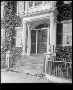 Salem, 26 Chestnut Street, exterior detail, front entry, Humphrey Devereux house