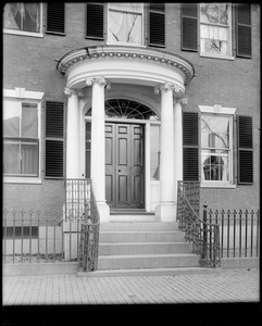 Salem, 21 Chestnut Street, exterior detail, front entry, Henry and John Pickering house