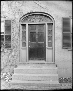 Salem, 8 Chestnut Street, exterior detail, front door, John Stone house
