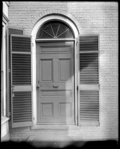Salem, 12 Brown Street, exterior detail, door, side