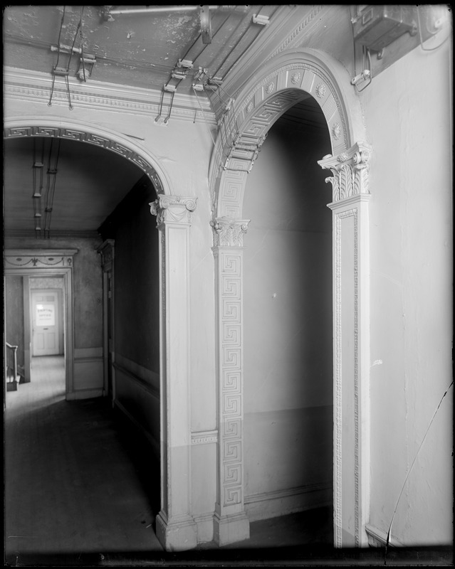Salem, 204-206 Essex Street, interior detail, arches and doorway, Ezekiel Hersey Derby house, 1799, by Bulfinch