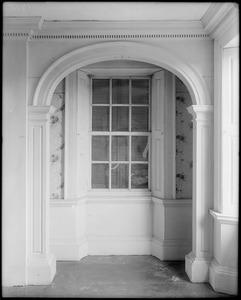 Salem, 188 Derby Street, interior detail, arches and window in east parlor, Simon Forrester house