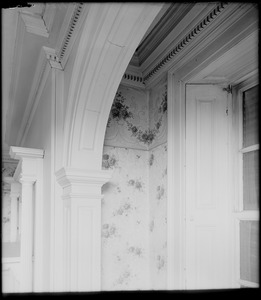 Salem, 188 Derby Street, interior detail, arch, east parlor, Simon Forrester house