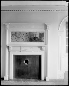 Salem, 188 Derby Street, interior detail, modern mantel (1895), Simon Forrester house