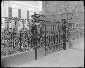 Salem, 128 Essex Street, exterior detail, cast iron fence, John Gardner (Pingree) house