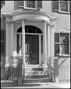 Salem, 129 Essex Street, exterior detail, door, Gideon Tucker house