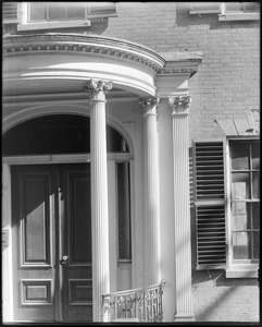 Salem, 129 Essex Street, exterior detail, door, Gideon Tucker house