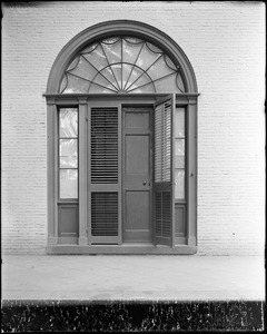 Waltham, exterior detail, door, Governor Gore Mansion, 1799