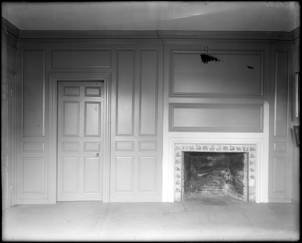 Marblehead, 169 Washington Street, interior detail, fireplace and panelling in second floor rear chamber, Jeremiah Lee house