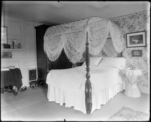 Objects, furniture, bed, in Cabot-Lee-Kilham house, Beverly, 115 Cabot Street