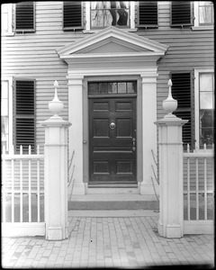 Salem, 393 Essex Street, exterior detail, door and fence posts, Timothy Lindall house