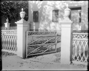 Danversport, 124 High Street, exterior detail, fence, Warren house