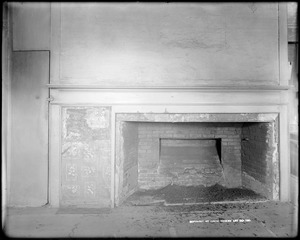 Danversport, 166 High Street, interior detail, fireplace in kitchen, Samuel Fowler house