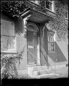Danversport, 166 High Street, exterior detail, door, Samuel Fowler house