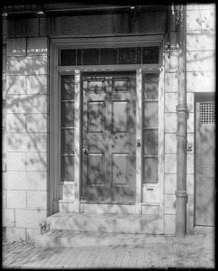 Boston, 9 Chestnut Street, exterior detail, door, unknown house