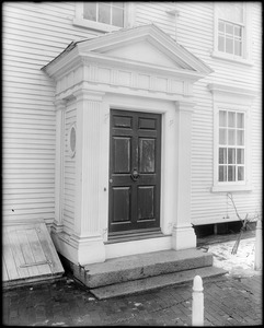 Salem, 80 Federal Street, exterior detail, side door, Jerathmeel Peirce house