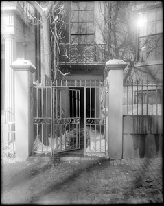 Boston, 40 Beacon Street, exterior detail, gate, wrought iron, Daniel P. Parker house